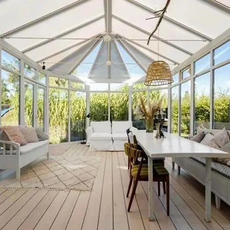 Cozy Summerhouse With Sunroom In Nodebohuse *