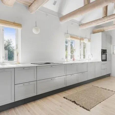 Cozy Summerhouse With Sunroom In Nodebohuse