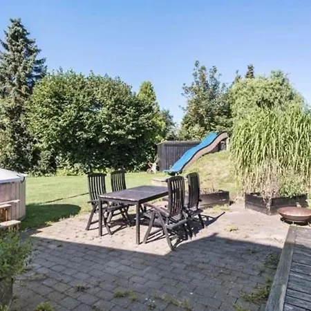 Ferienhaus Cozy Summerhouse With Sunroom In Nodebohuse