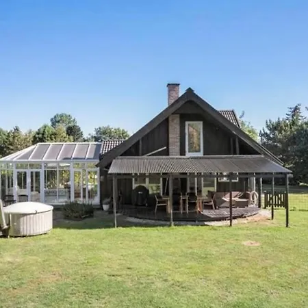 Cozy Summerhouse With Sunroom In Nodebohuse Ferienhaus